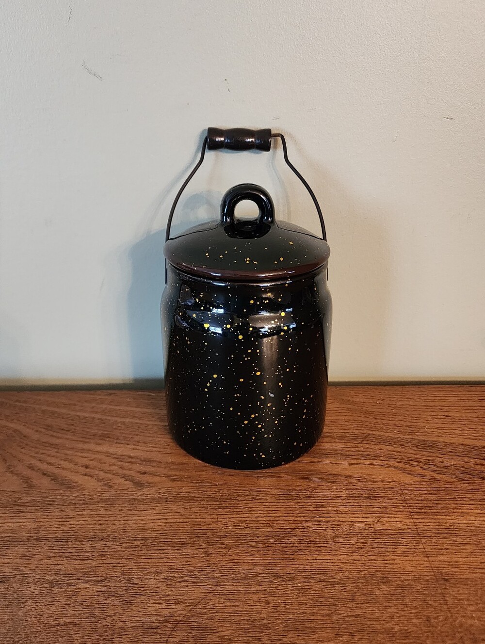 Country Crock Candle With Wire Handle